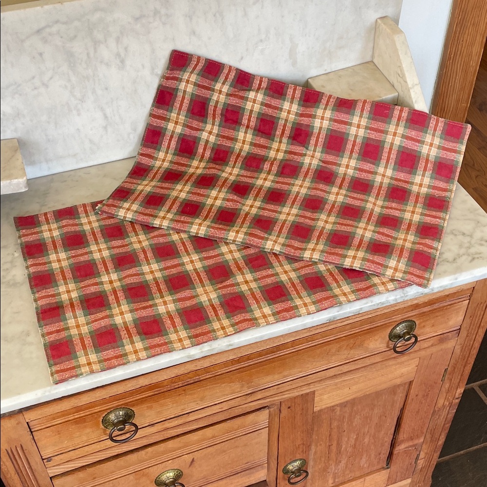 LONGABERGER Orchard Park Plaid Festive Red and Green Place Mats (2)